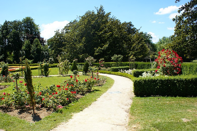 Valence (Drôme) - Un des jardins fleuris du Parc Jouvet