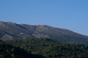 Zoom sur la Croix de Provence (Montagne Sainte-Victoire)