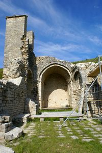 Eglise du village avec la nef écroulée