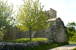 Au pied de l'église