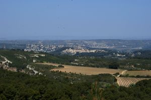 Village de Velaux à l'horizon